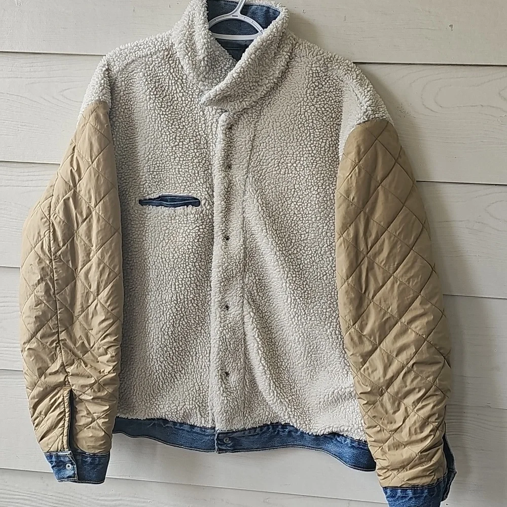 Levi's Light Blue Denim Sherpa Jacket with Cream Collar - Picture 6 of 8
